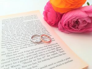 イメージ画像：誓い、婚約指輪、花束