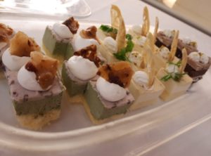 HummingplazaVIPデザートプレート、抹茶、チーズ、チョコレートケーキ