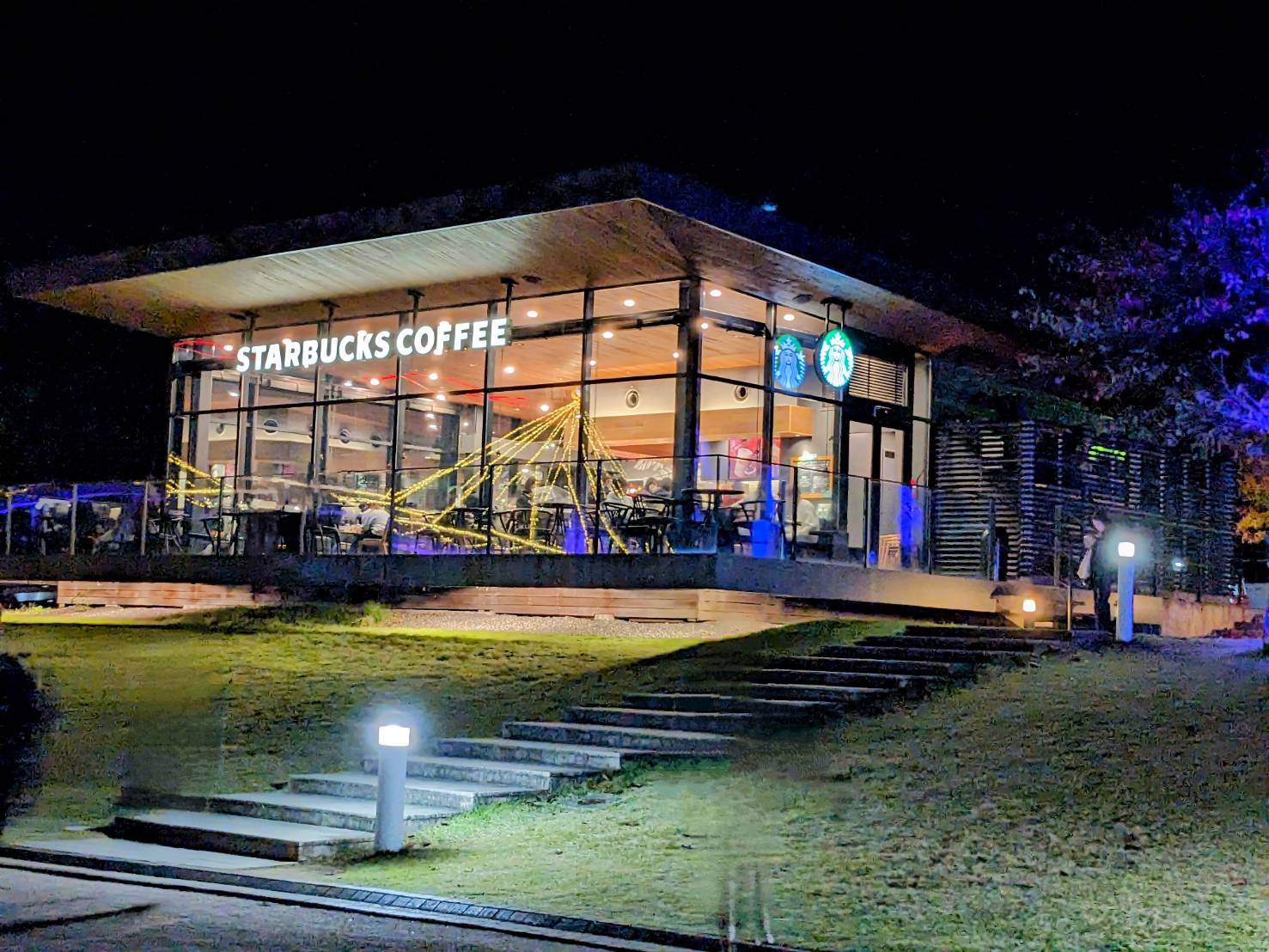 世界一美しいスタバ 新潟 長岡 上越の婚活サポート・結婚相談所｜ハッピーロード