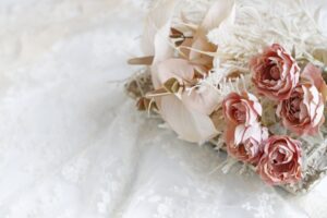 結婚式、モーブカラーのブーケ